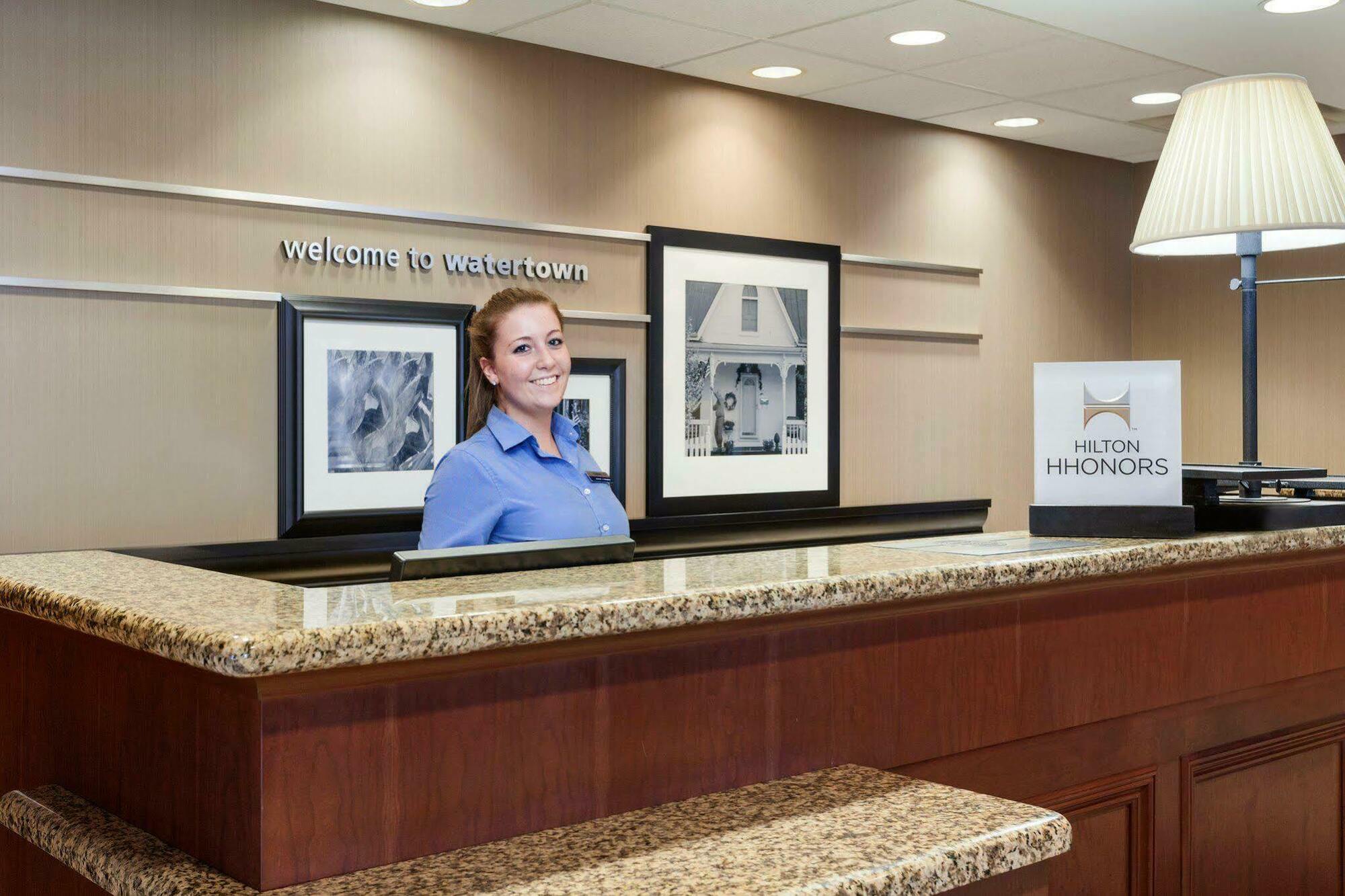 Hampton Inn Watertown Ngoại thất bức ảnh